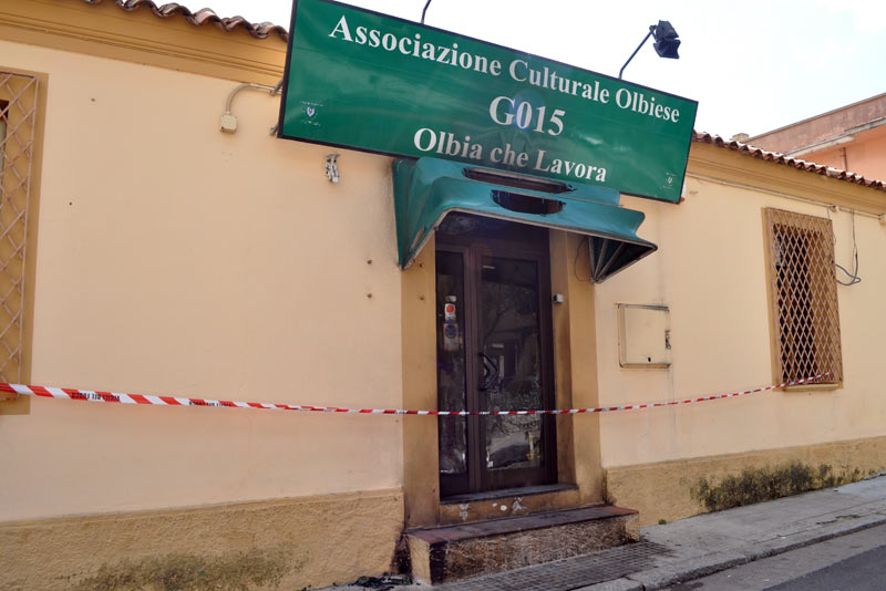 Notte di attentati in Sardegna. Bomba ad Olbia, colpi di pistola a Desulo