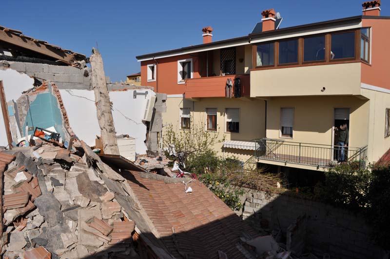 Olbia. Casa esplosa: evacuati tre edifici per sicurezza