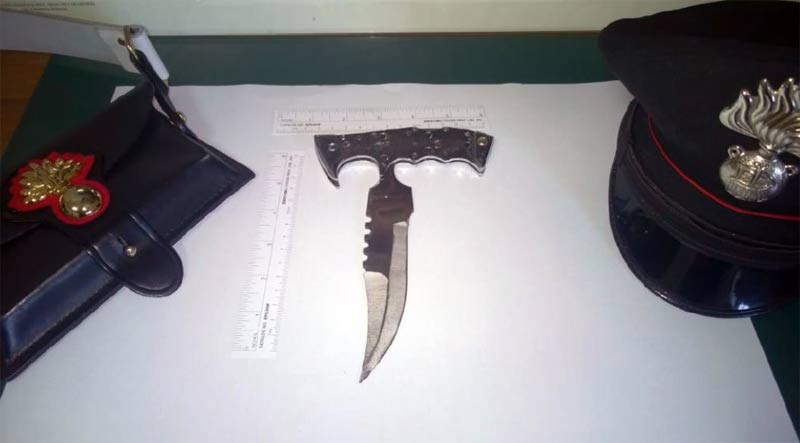 Tempio. Sorvegliato speciale sorpreso con un coltello: arrestato