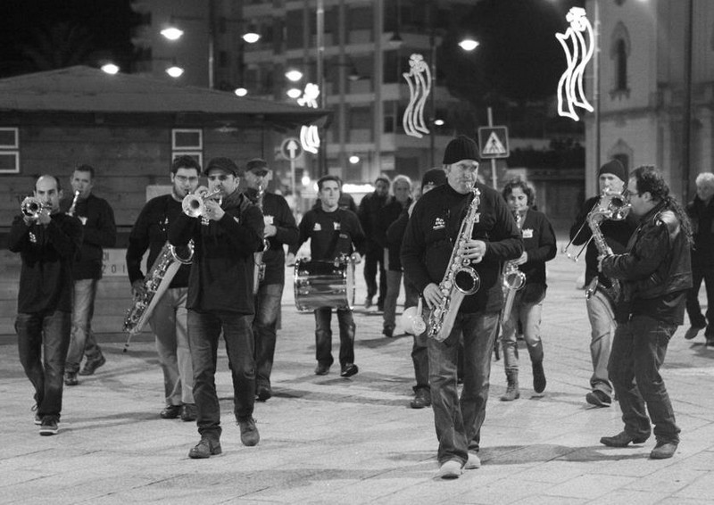La Tinto Brass Marching Band domani protagonista al Portorotondo festival 2015