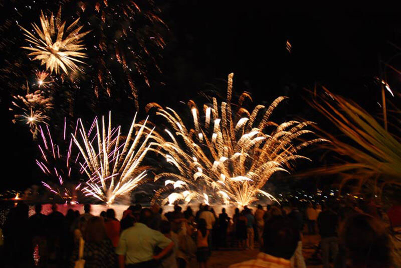 Olbia. La notte bianca si festeggia con i fuochi d'artificio!