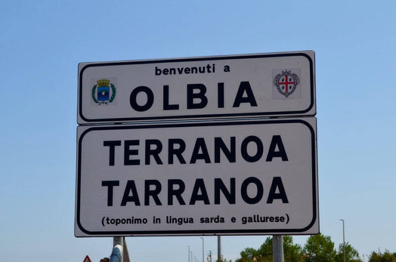 Olbia e la sua storia: arrivata la cartellonistica con i toponimi storici