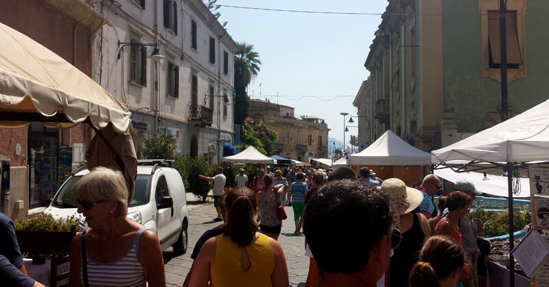 Centro invaso dai turisti: all'Isola bianca tre navi da crociera