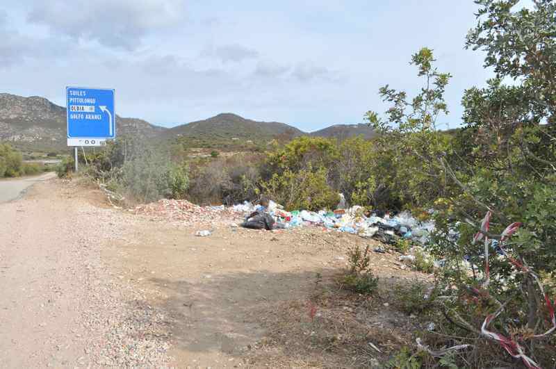 Olbia. La strada della vergogna: discariche ogni 5 metri