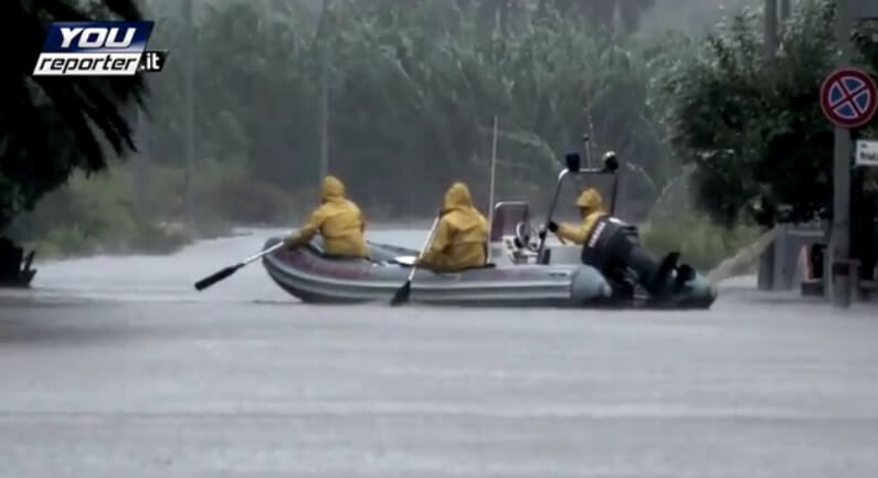 Alluvione. L'eroismo silenzioso della Guardia costiera: salvate 14 persone