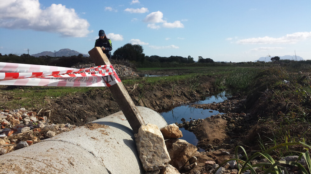 Canale tombato in via del Nuraghe: scatta il sequestro