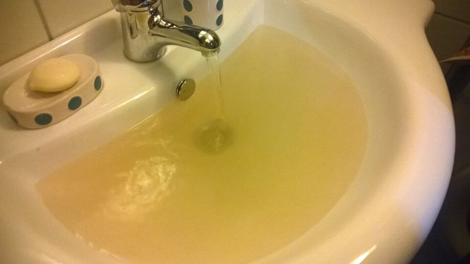 Acqua gialla: valanga di esposti contro Abbanoa