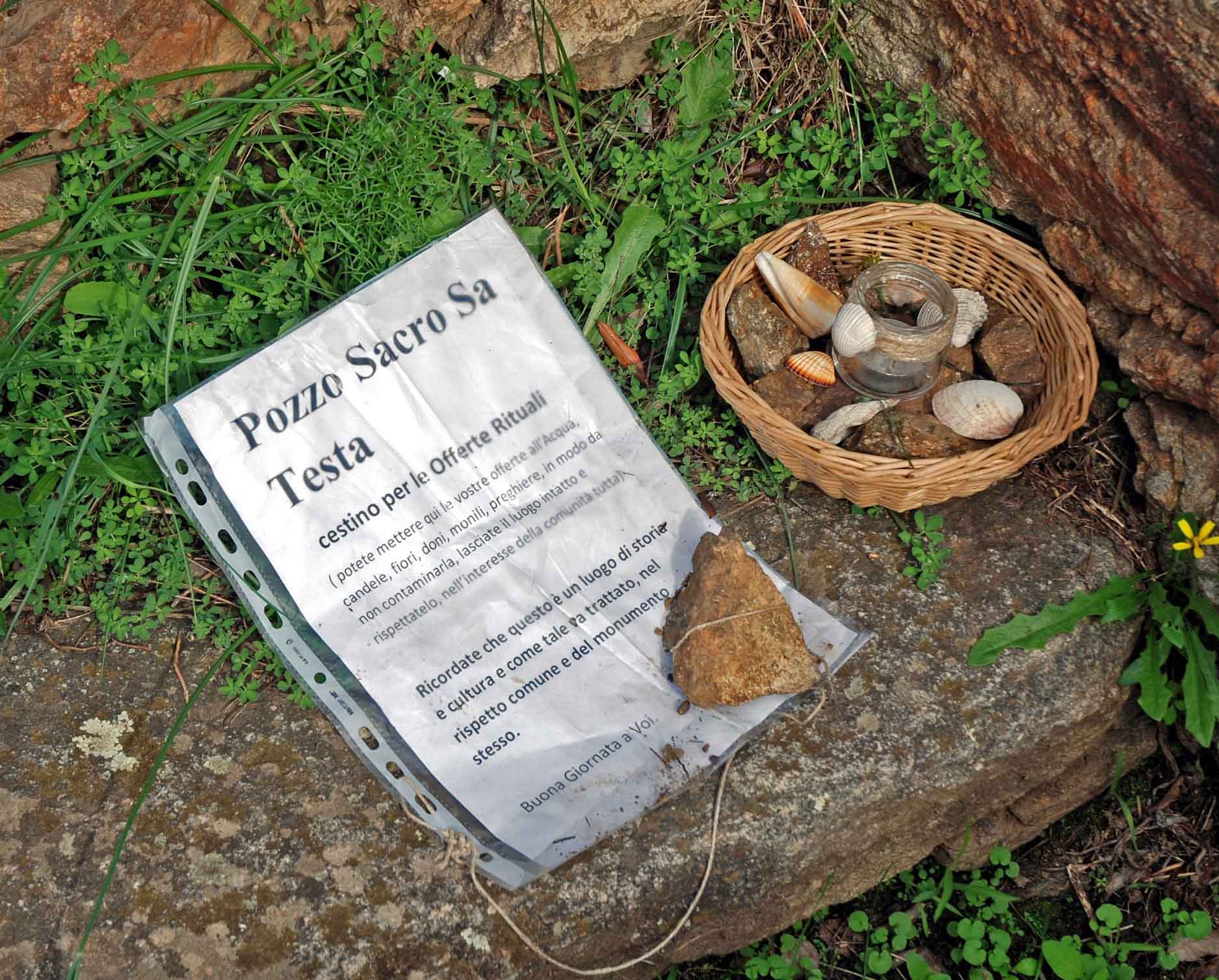 Offerte rituali alla dea Acqua nel pozzo sacro di Sa Testa