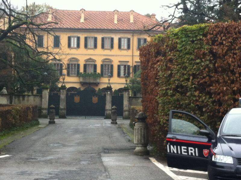 Sardo si dà fuoco davanti alla villa di Berlusconi