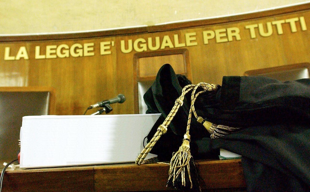 Gettò la compagna in un burrone: condannato a 20 anni di carcere