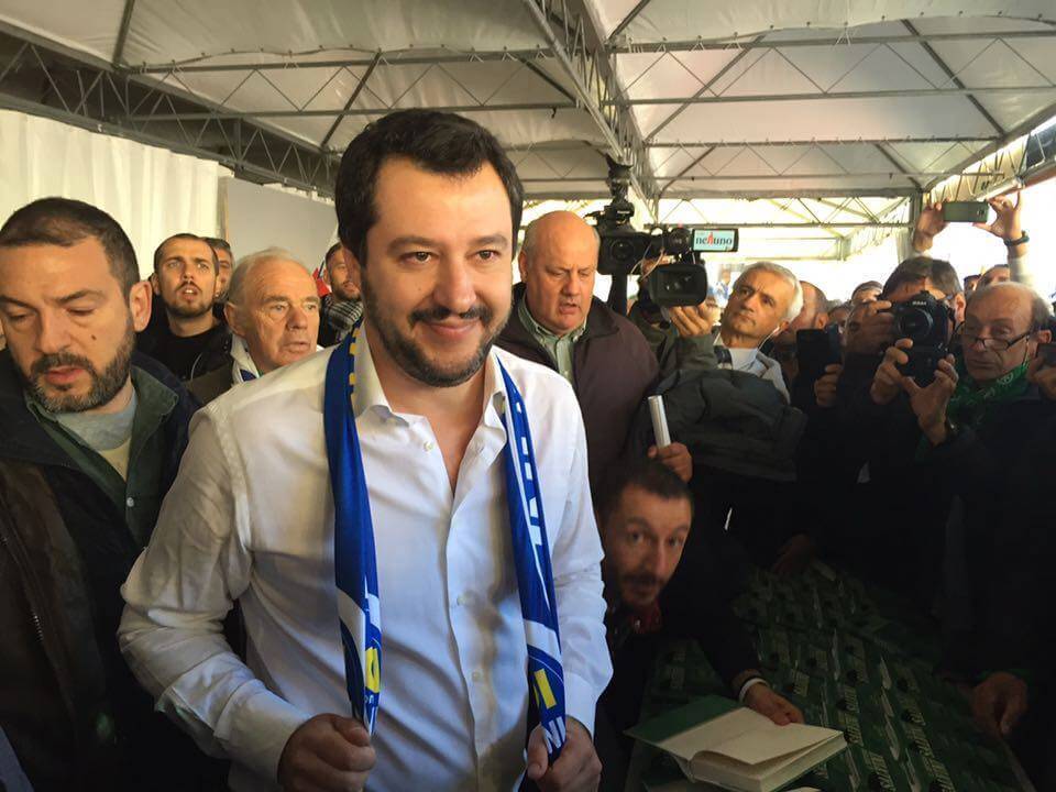 Salvini in Sardegna per parlare di migranti e immigrazione