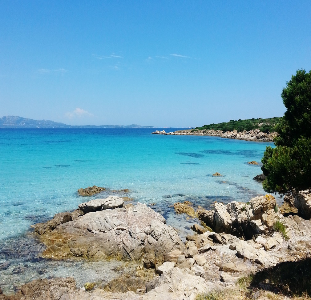 Rubano sabbia dalla spiaggia: fermati turisti in aeroporto