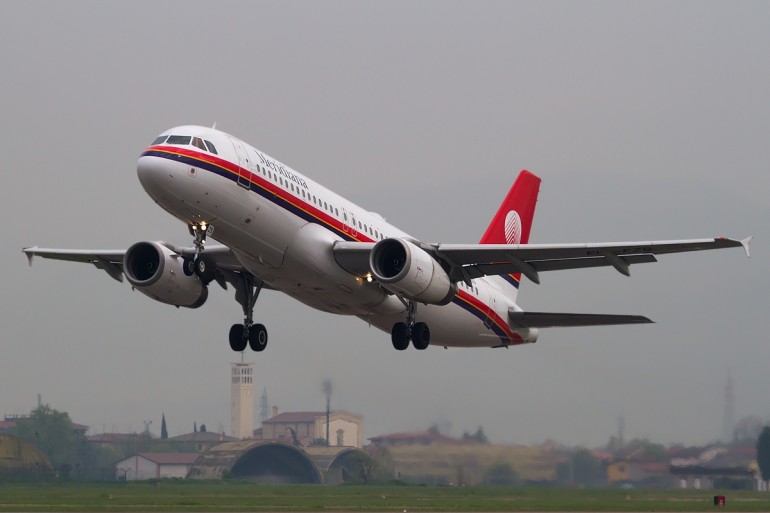 Allarme bomba sul volo Torino-Olbia: denunciato 35enne