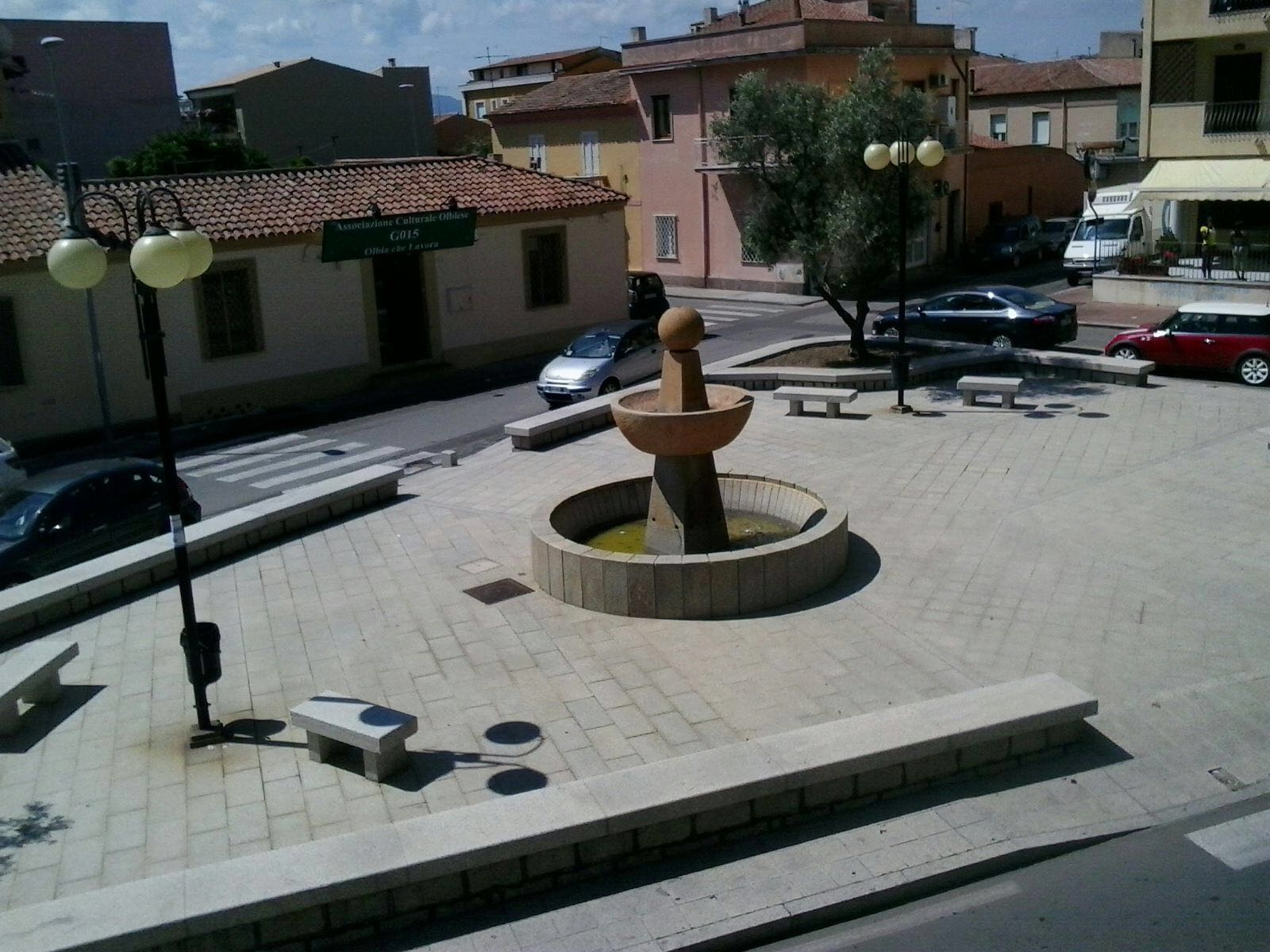 Olbia, acque putride in piazza Brigata Sassari