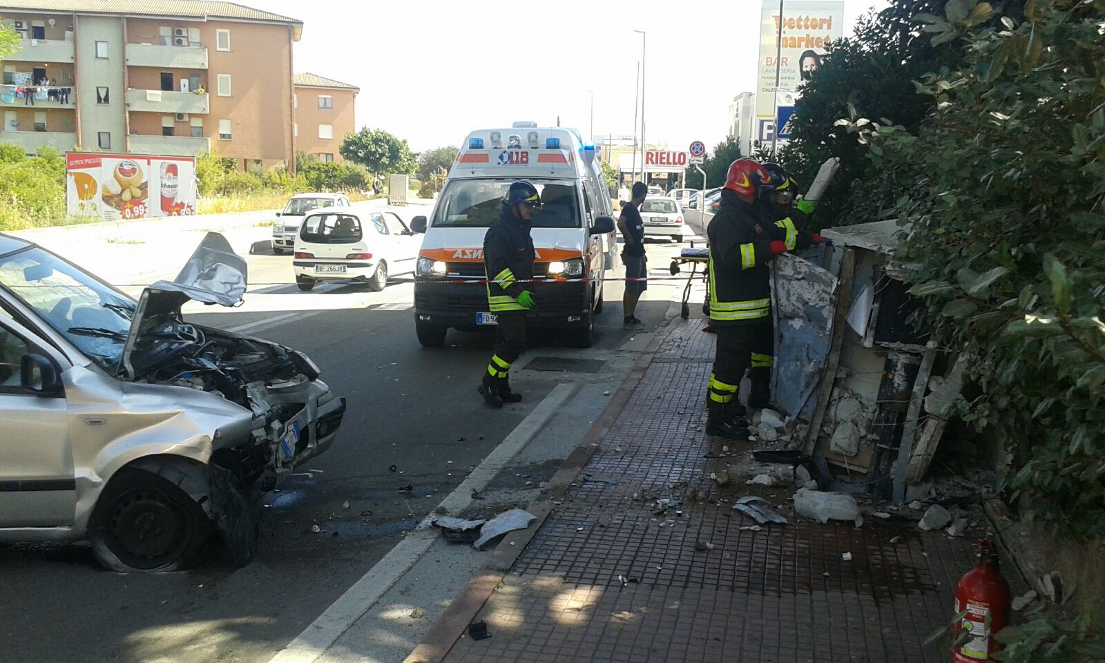 Olbia, incidente in viale Aldo Moro: auto distrutta