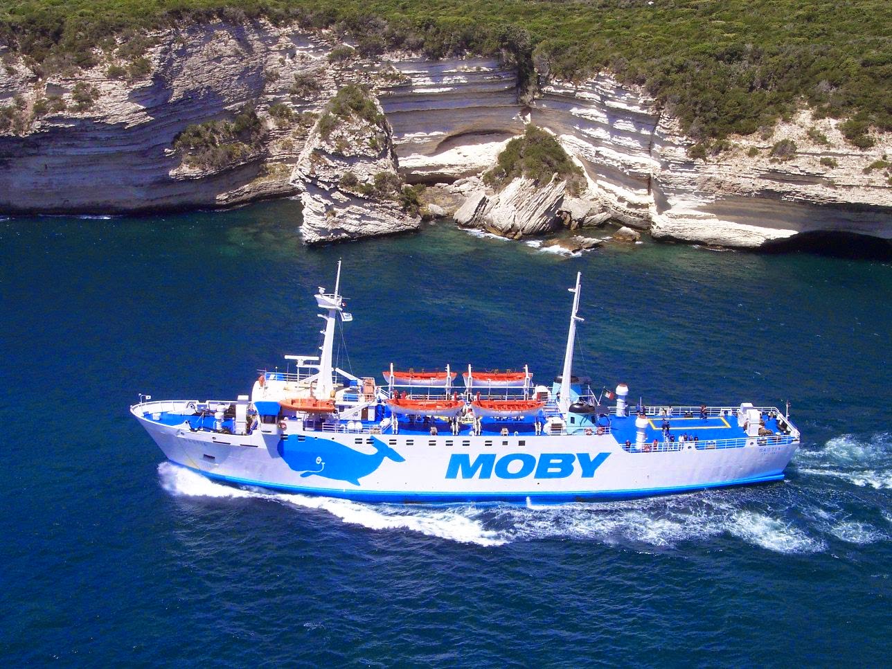 Traghetto in avaria: traghetto fermo nel porto di Santa Teresa
