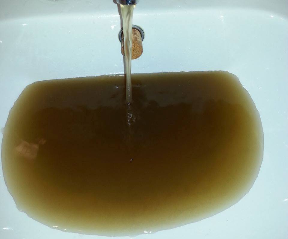 Olbia, ancora acqua sporca dai rubinetti in città: la segnalazione