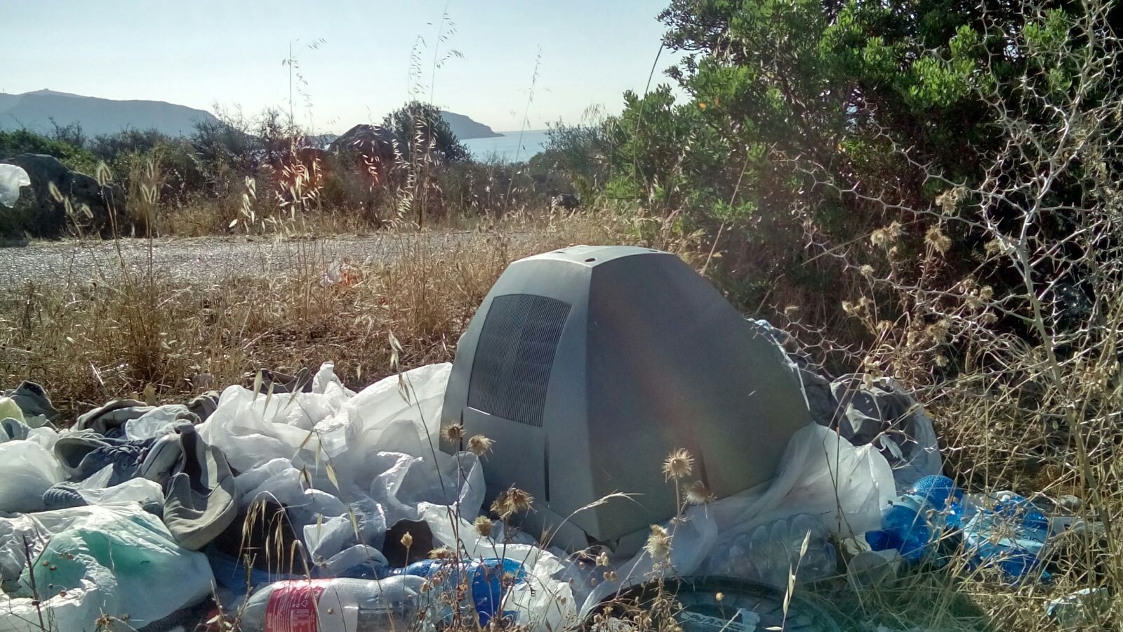 Gallura stuprata dalla mondezza: ecco i belvedere di Golfo Aranci