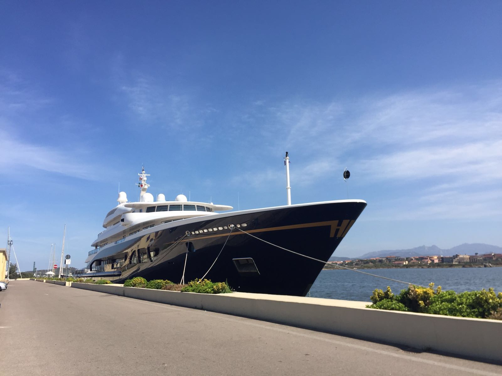 Olbia: mega yacht da 97 metri al Molo Brin