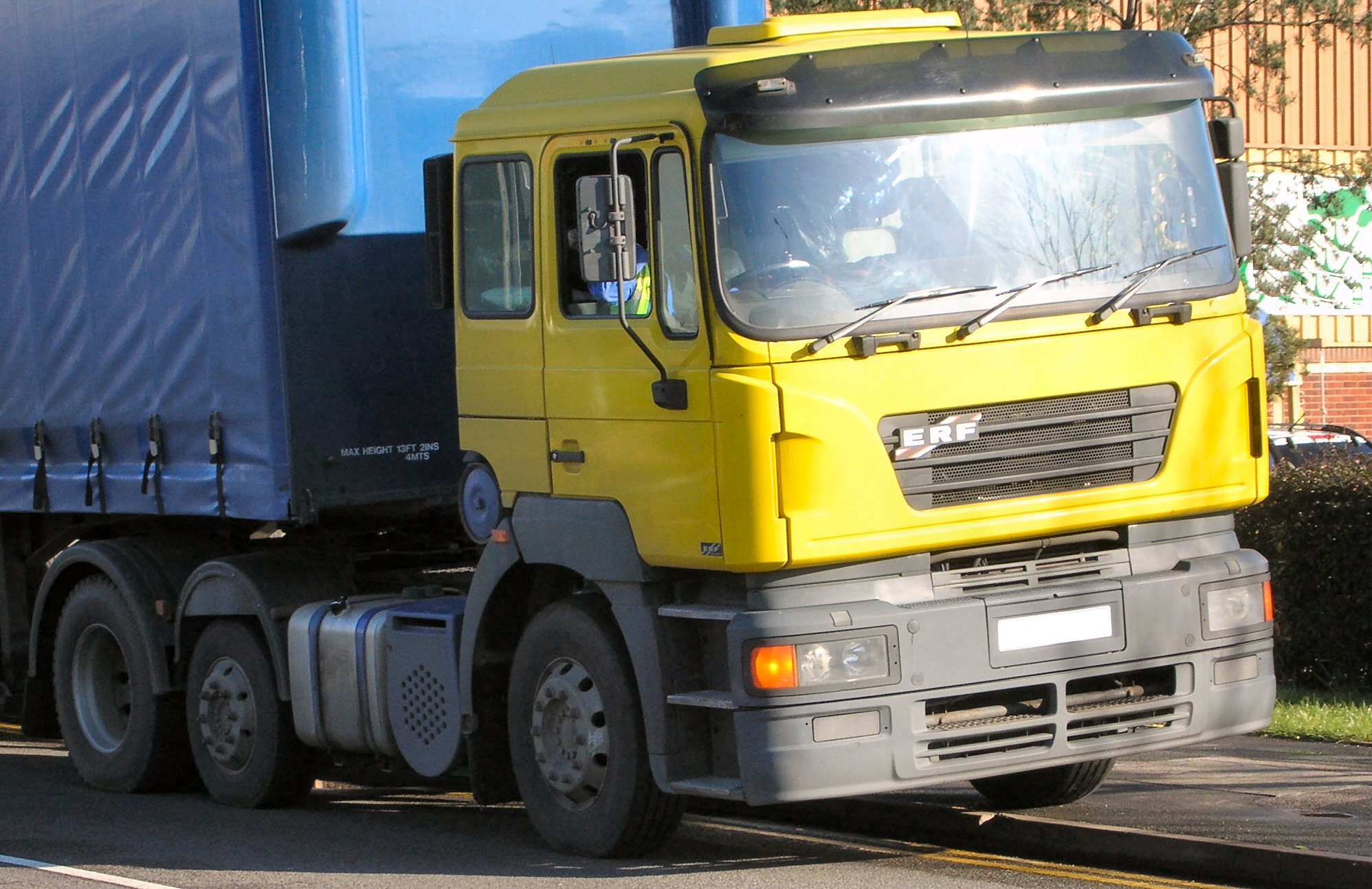 Revisioni camion e autobus: slitta l'entrata in vigore delle nuove regole