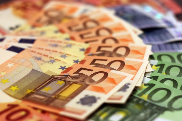 Più di novemila euro di bolli mai versati: denunciata tabaccaia