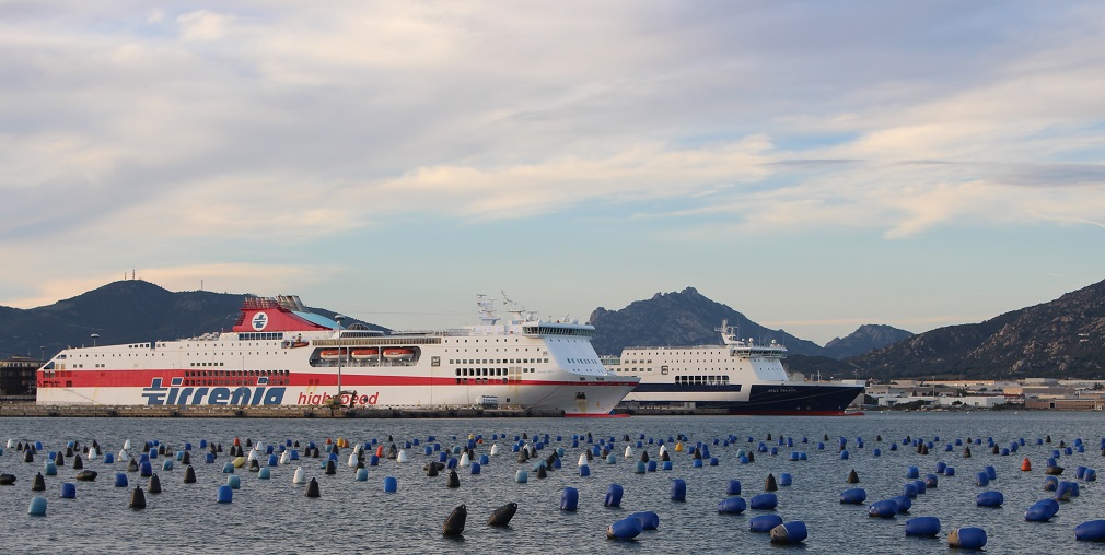 Olbia: viaggio da incubo per i passeggeri della nave partita da Livorno: 9 ore di gelo