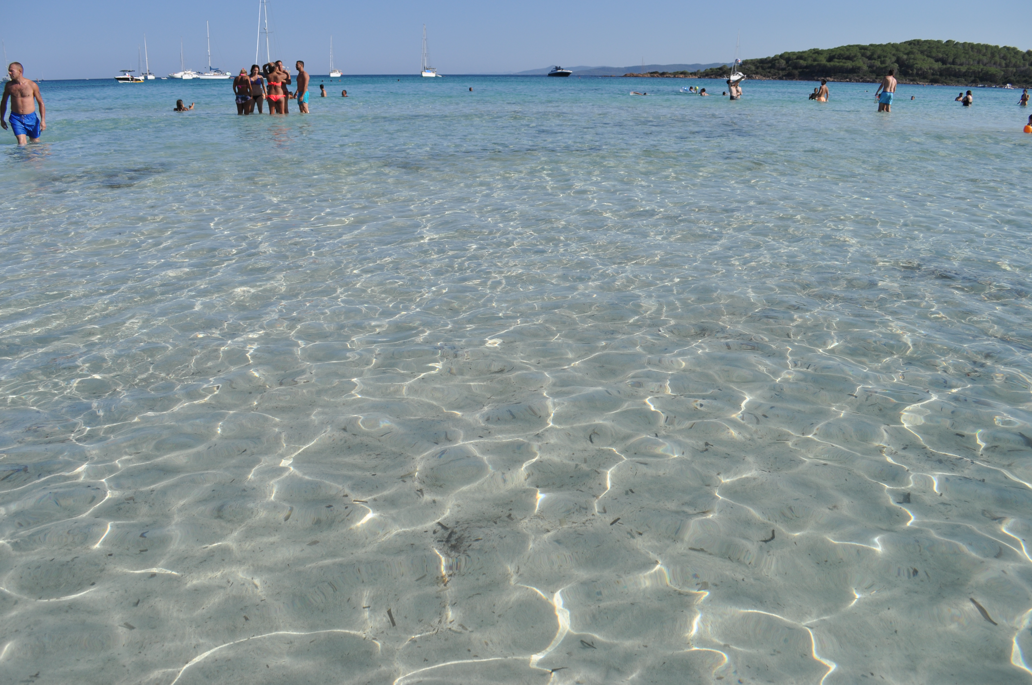 San Teodoro: valanga di foto per esorcizzare il virus