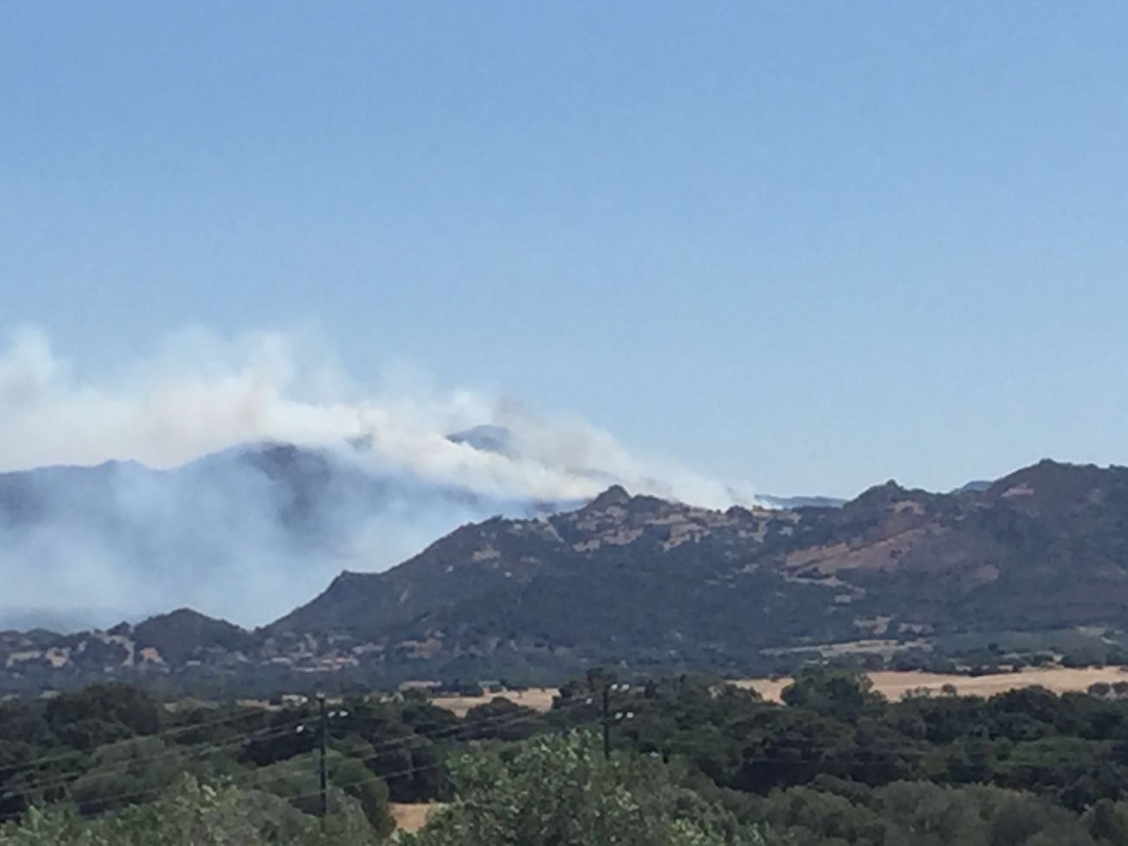 Gallura, giornata di roghi: Alà e Aggius sotto tiro