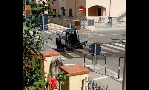 Olbia, incidente in via Correggio: distrutta una motocarrozzella
