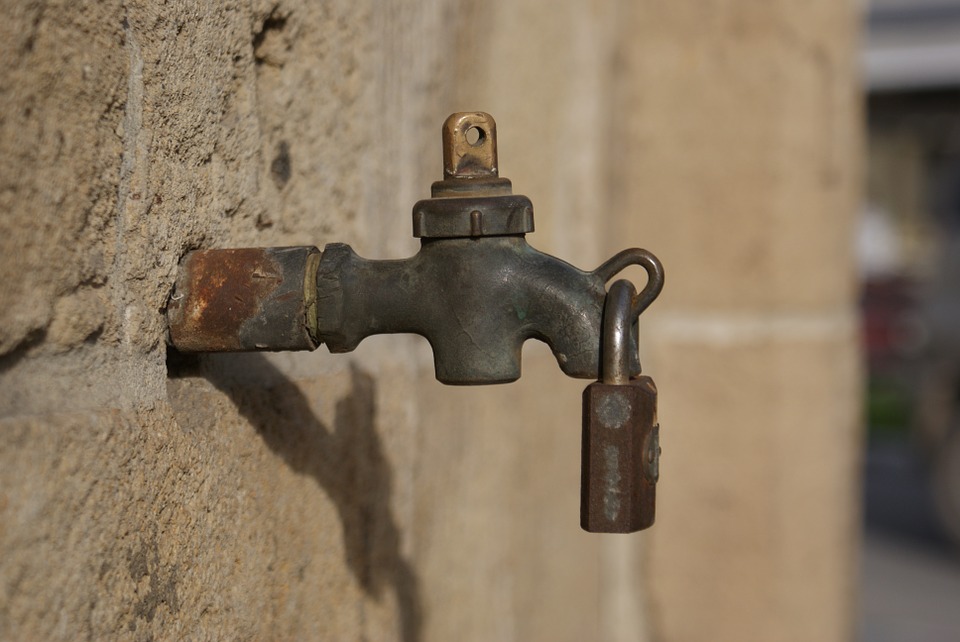 Olbia, condominio senza acqua da 1 mese: 
