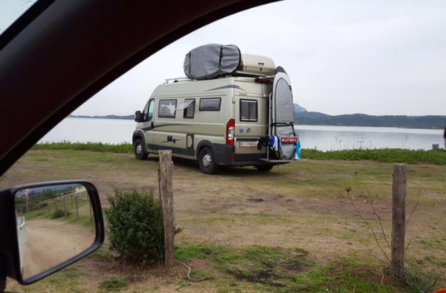 Olbia: ancora camper sulle dune