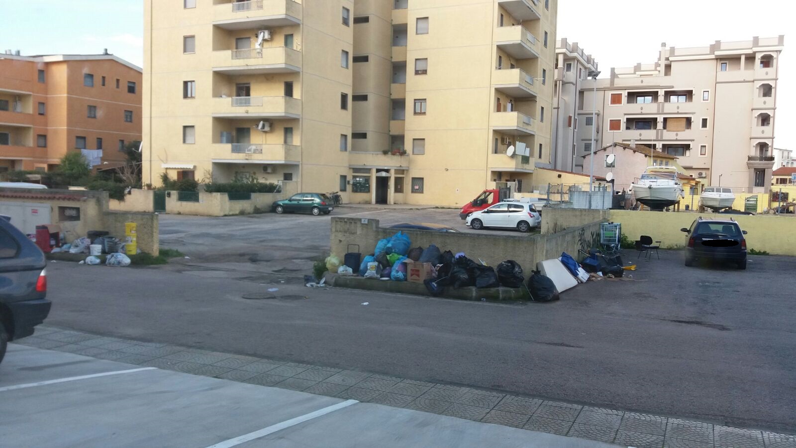 Olbia: via Latina è di nuovo una discarica a cielo aperto