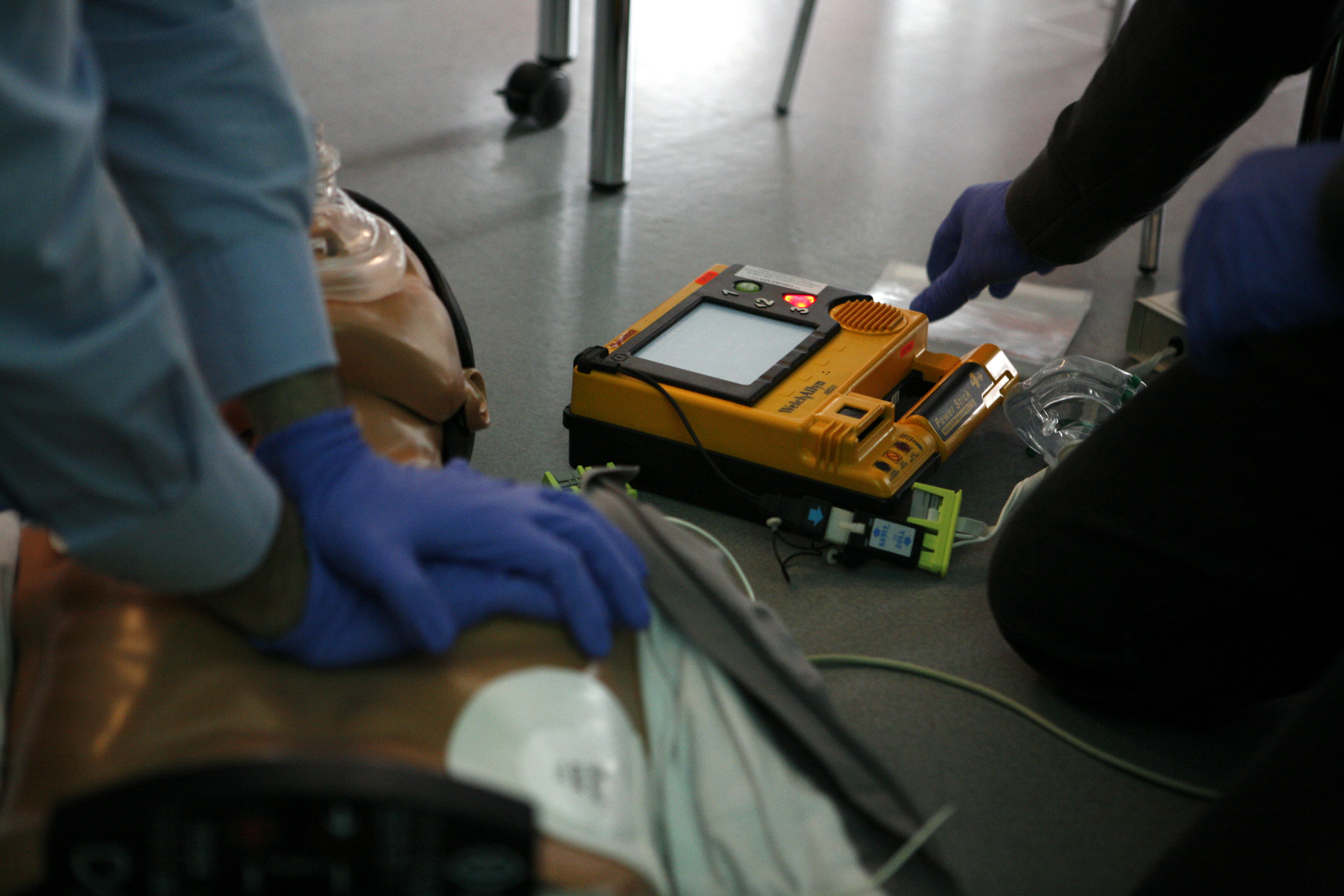 Defibrillatori per gli impianti sportivi: ci sono 200mila euro