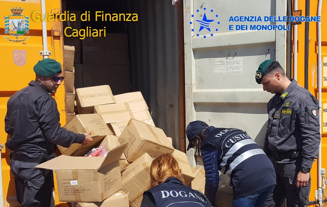 Lotta al tarocco: 12mila scarpe false sequestrate al porto