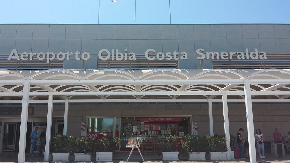 Aeroporto Olbia: vaschette sanificate contro il Covid-19