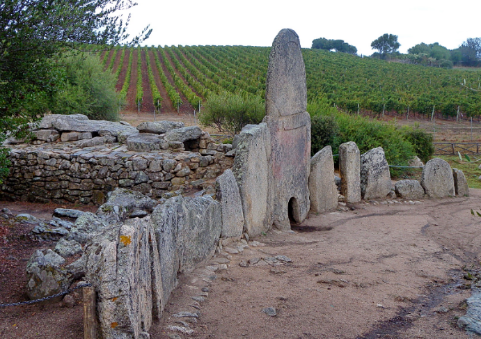 Arzachena punta sulla cultura: ecco la navetta che collega spiagge e siti archeologici