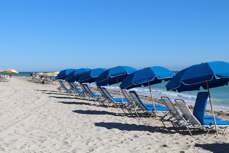 Golfo Aranci, concessionari occupano spiaggia libera: multati in 6