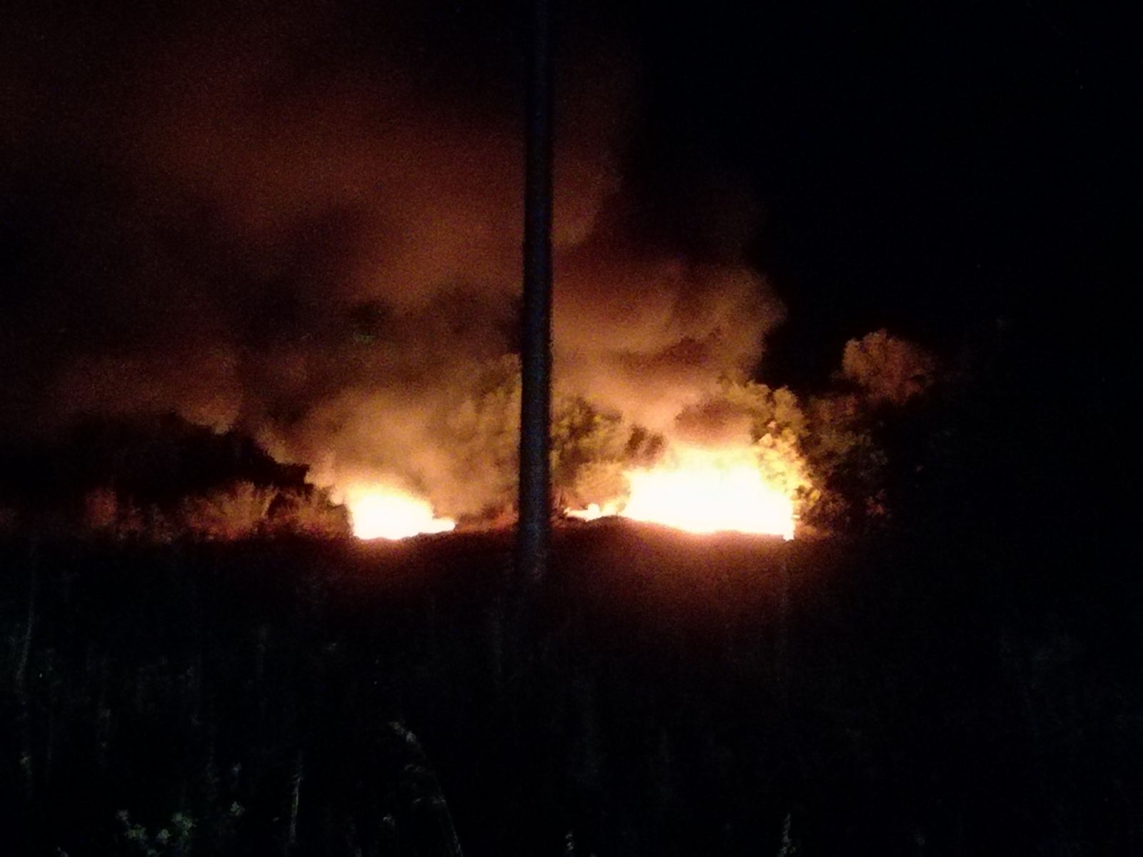 Olbia: incendio vicino alla 4 corsie Olbia-Sassari