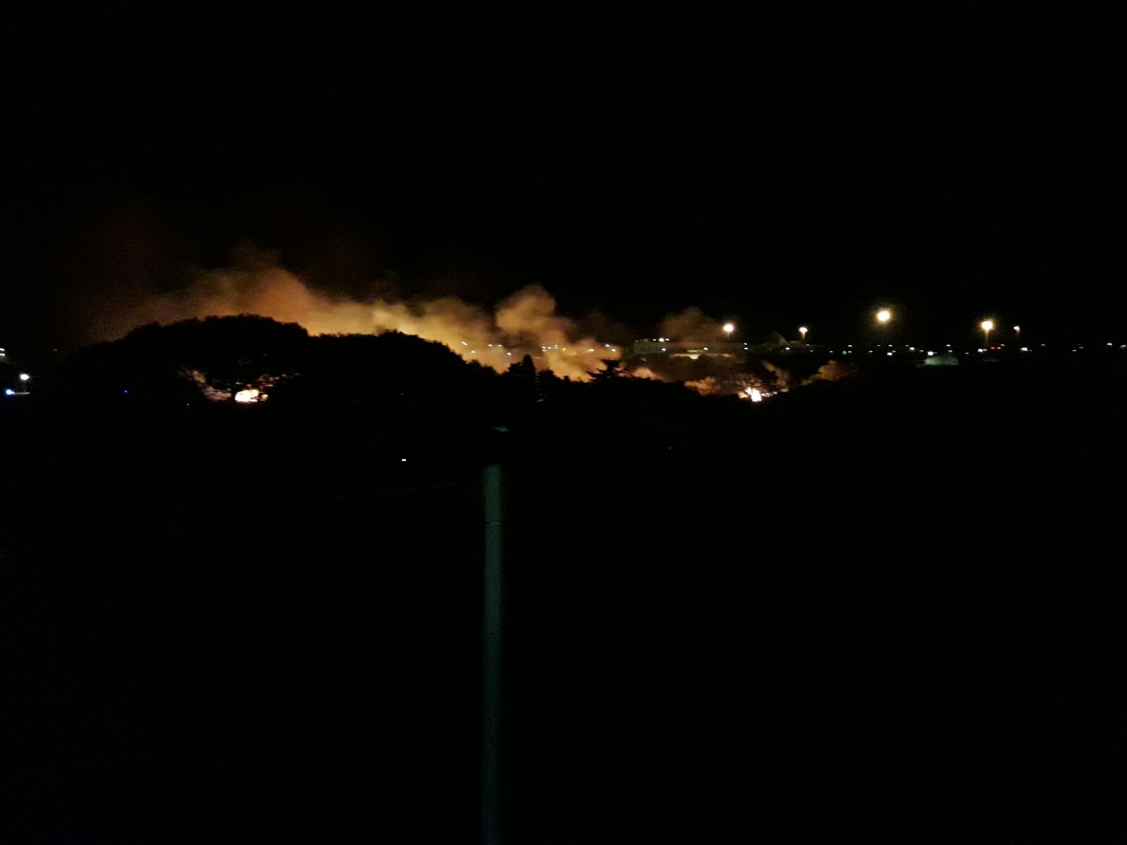 Olbia: incendio di via Modena partito da una discarica