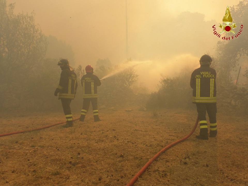 Incendio a San Teodoro: soccorsi immediati