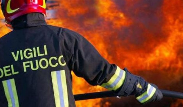 Olbia: auto distrutta dalle fiamme