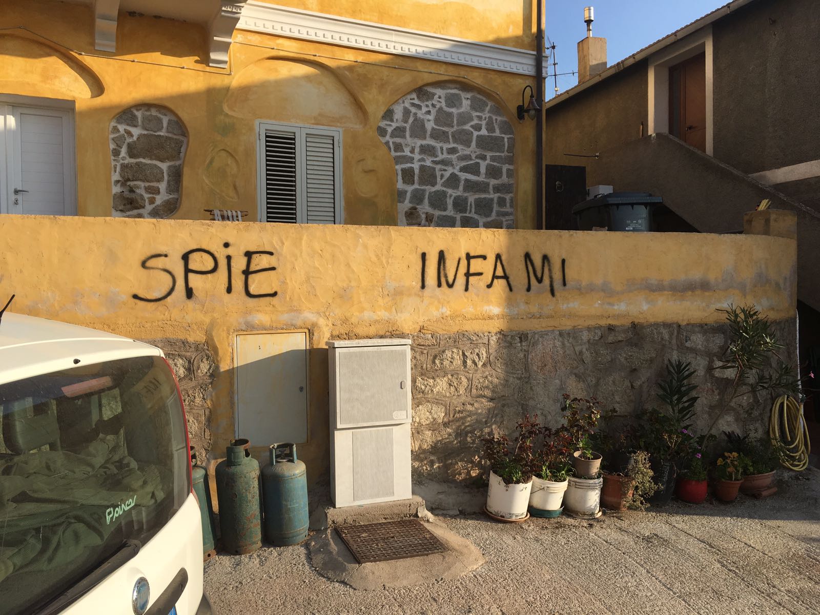 Olbia, intimidazione contro guardia zoofila: scatta la denuncia
