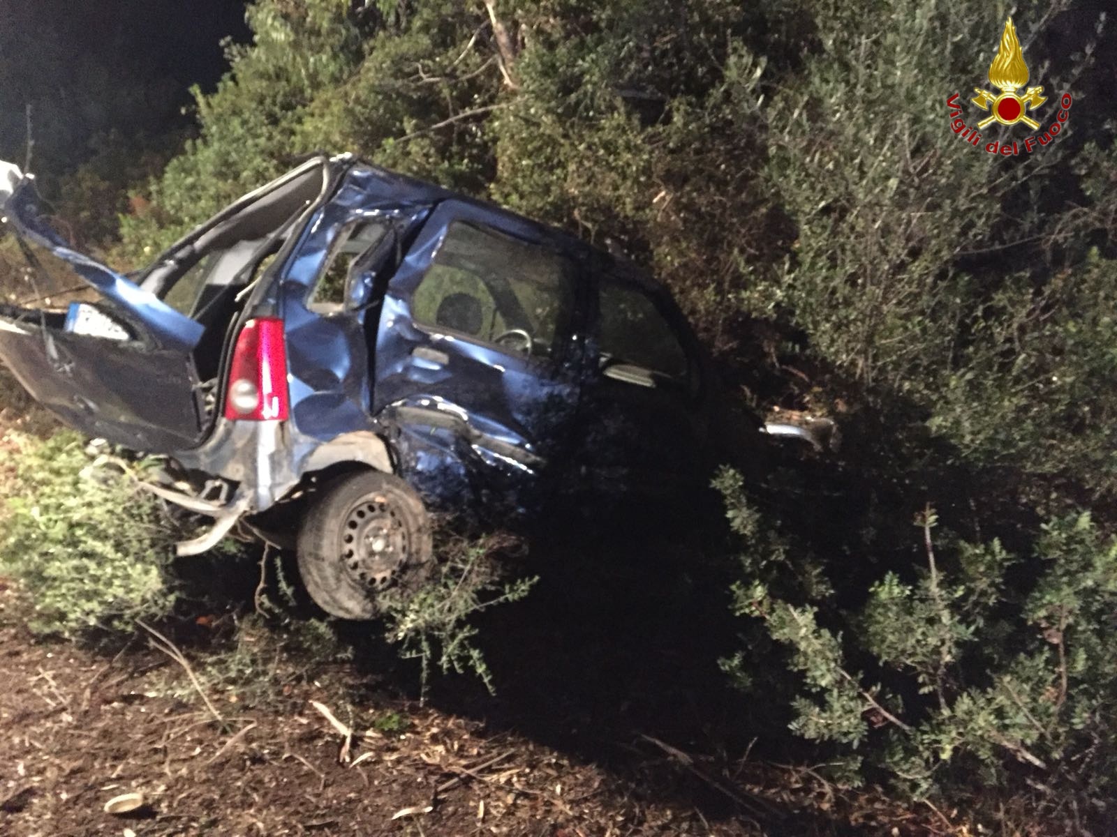 Cannigione. Auto fuori strada: grave 26enne