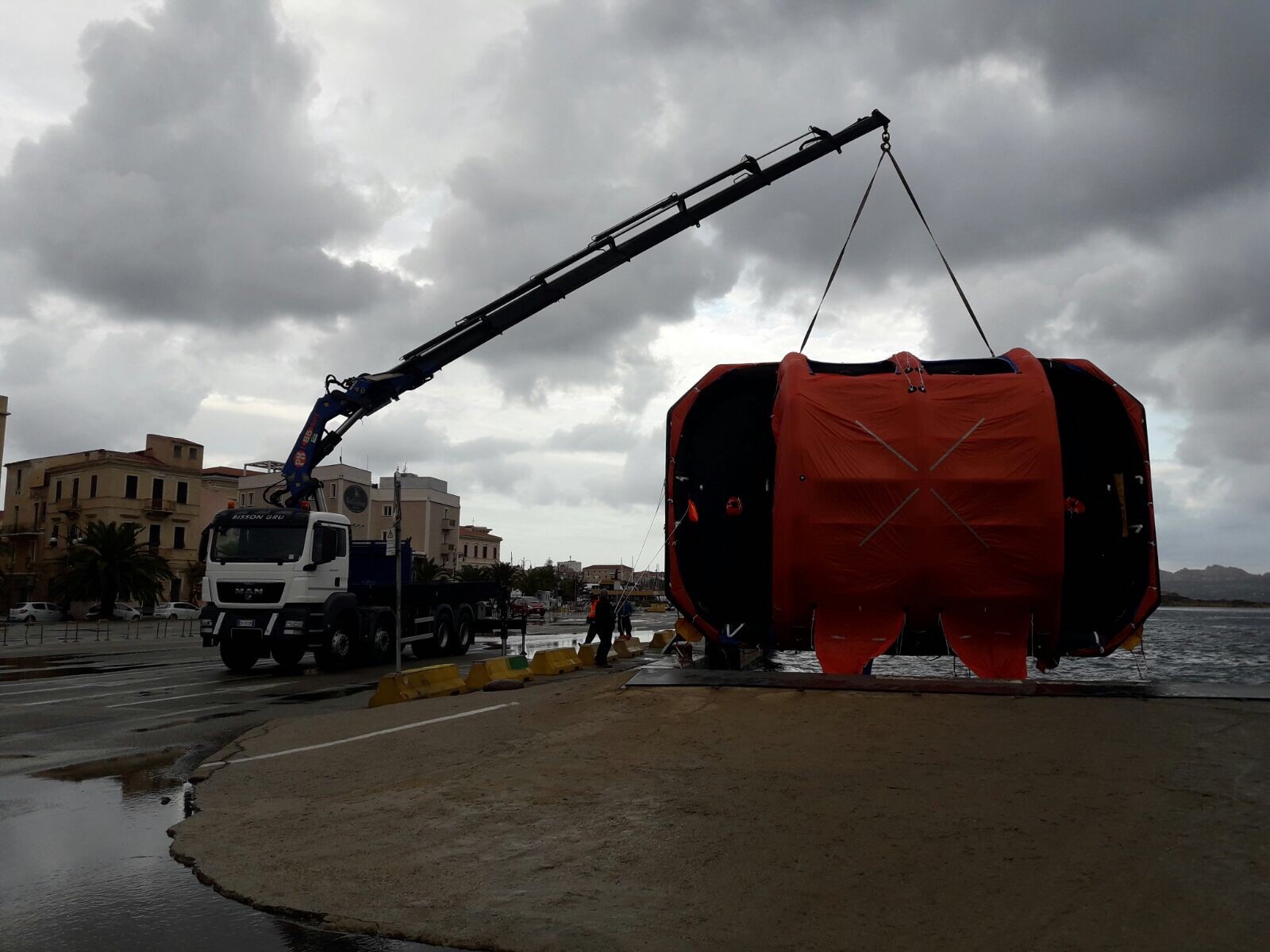 Sicurezza in mare: testate le scialuppe di salvataggio