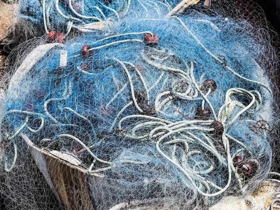 Inquinamento ambientale: recuperate reti da pesca abbandonate