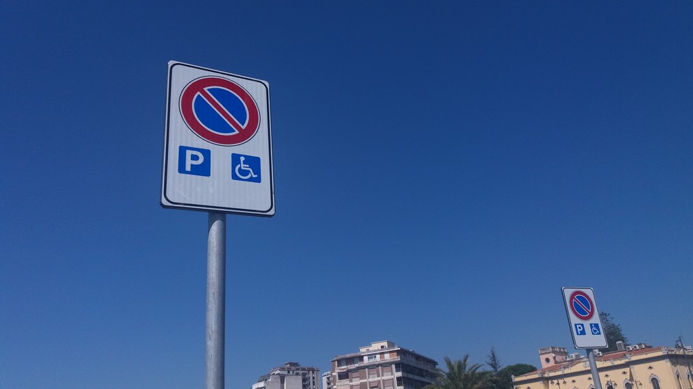 Olbia: anche i disabili pagano la sosta nelle strisce blu