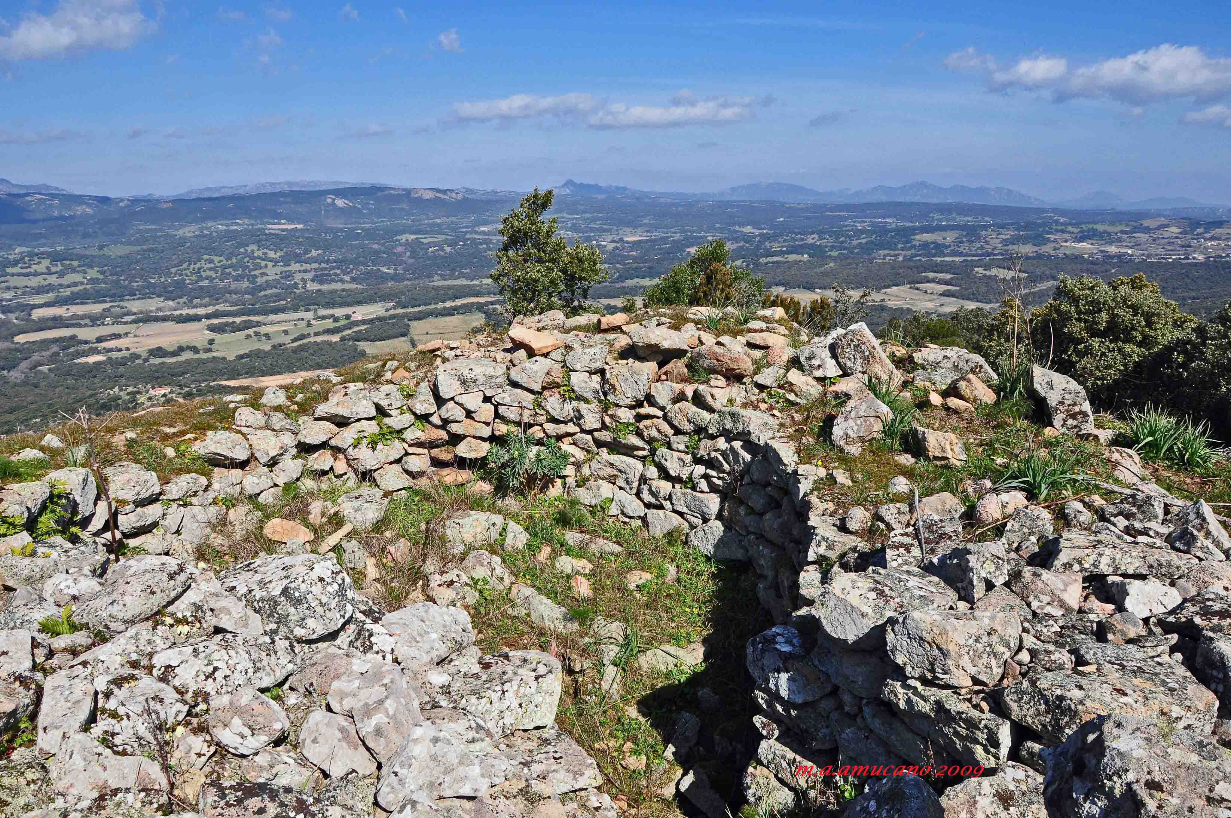 Il nuraghe Su Casteddu di Monti (OT)