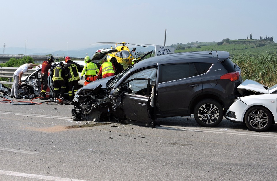 Budoni, auto ribaltata sulla SS 131 Dcn: 3 persone investite, 1 ferito gravissimo