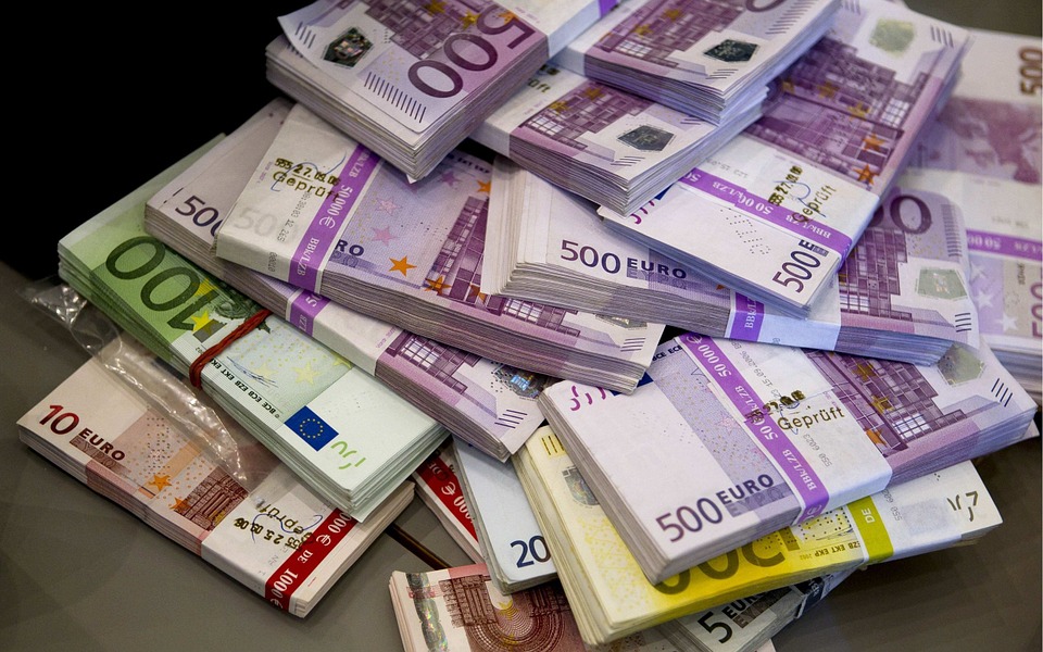 Nord Sardegna, tentano di cambiare banconote macchiate: coppia denunciata per riciclaggio