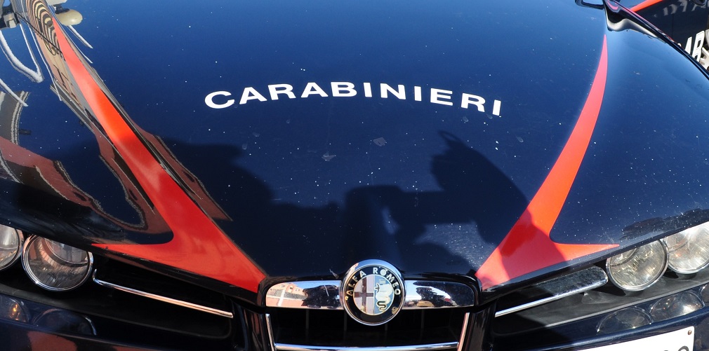 Due cadaveri in auto: indagini in corso